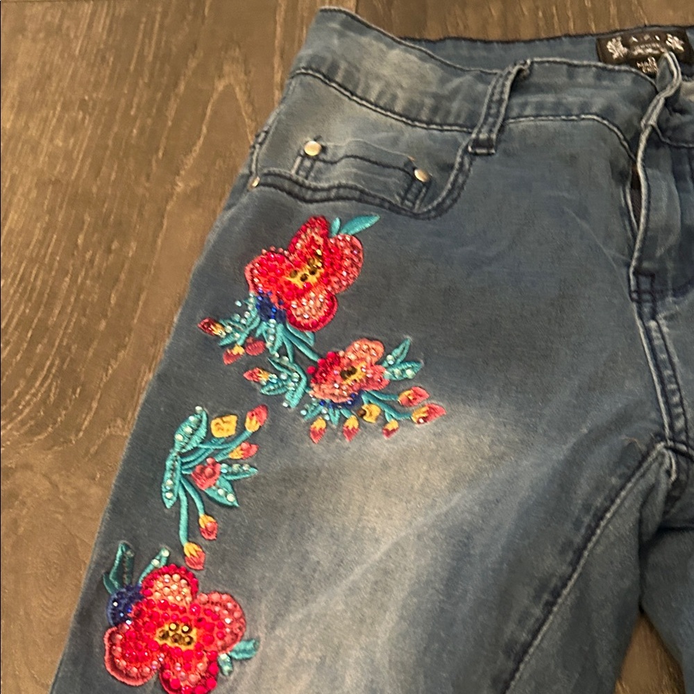 Floral Embroidered Skinny Jeans - Picture 4 of 6